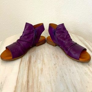 MIZ MOOZ Dylan purple leather open toe sandal 9